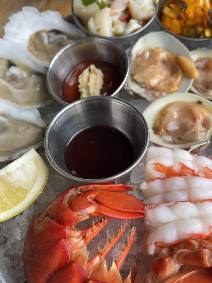 Video review of Hank's Oyster Bar