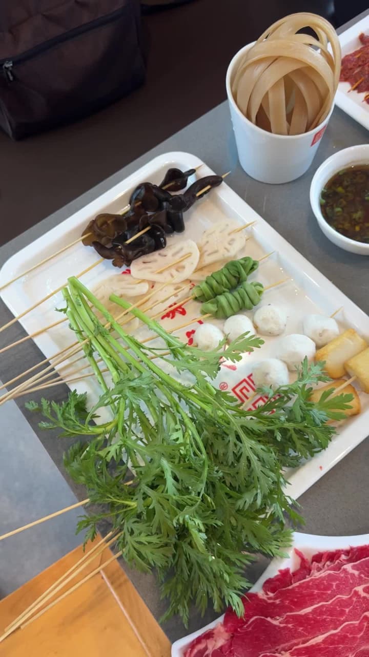 YUAN'S CHUAN CHUAN XIANG袁记串串香温哥华店