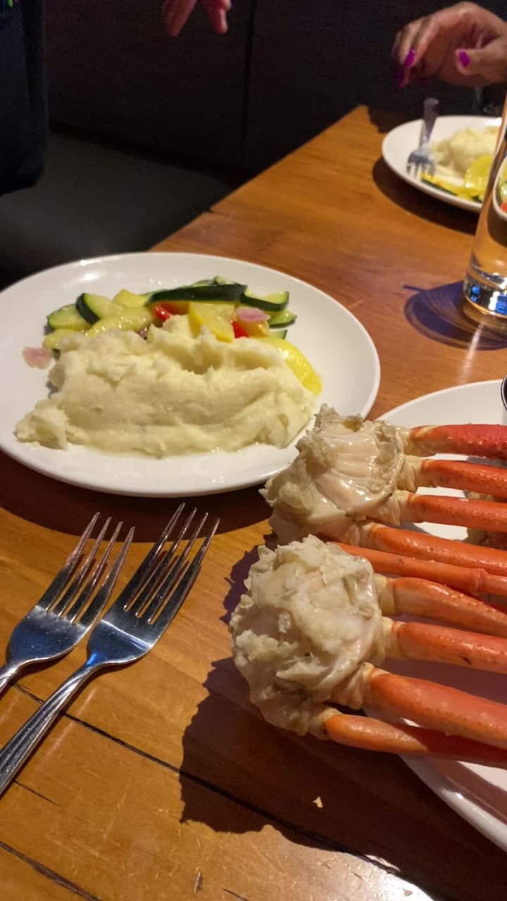 River House Restaurant and Raw Bar