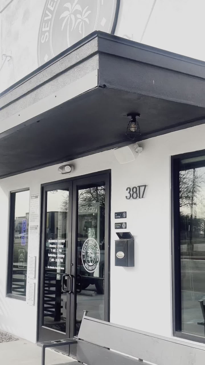 Video review of Seven Mile Cafe