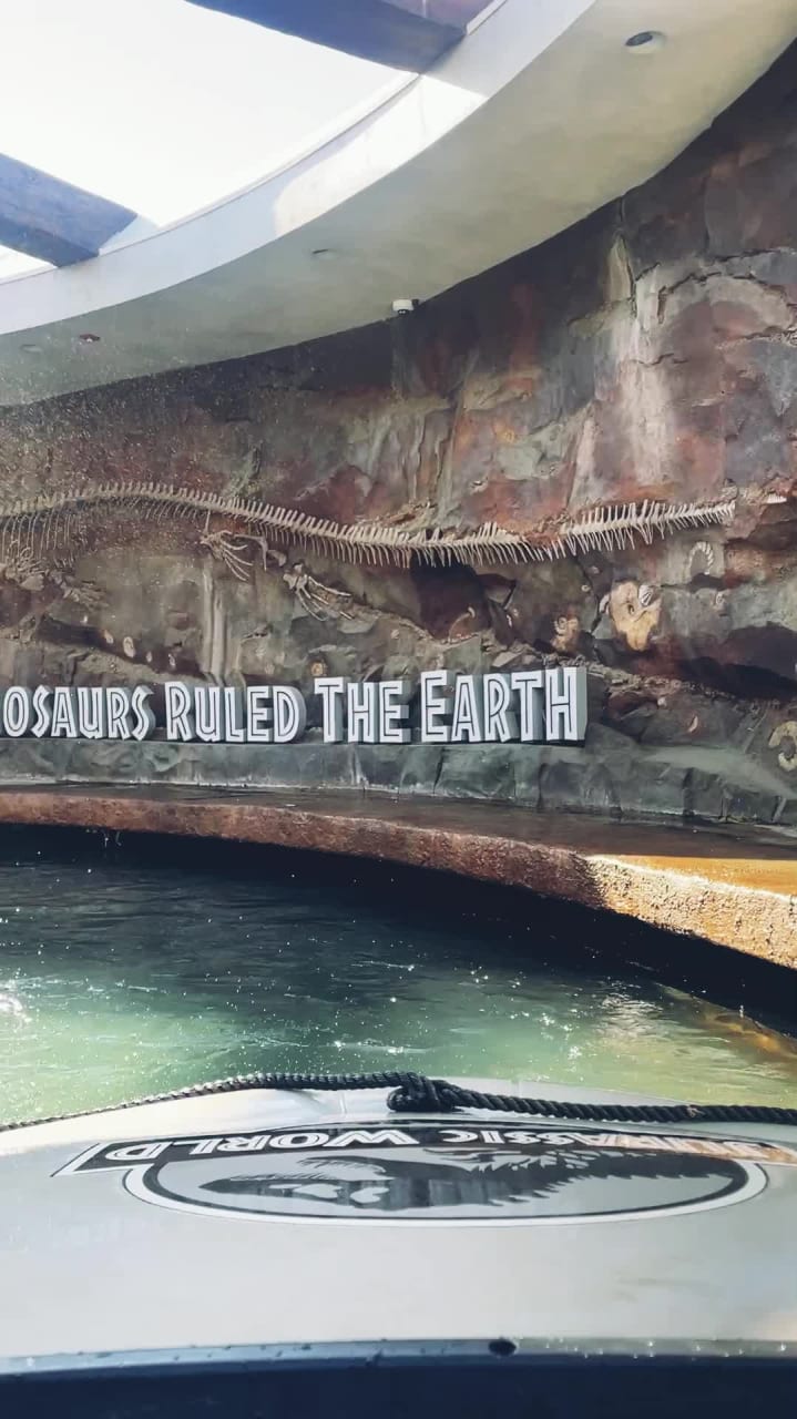 Video review of Jurassic World - The Ride