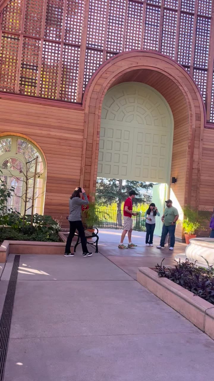 Video review of Botanical Building and Lily Pond