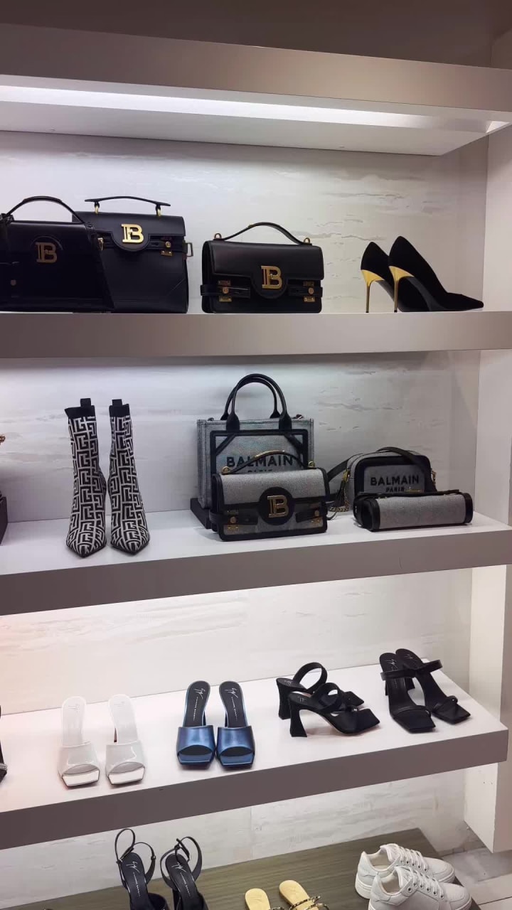 Video review of The Fontainebleau Beach