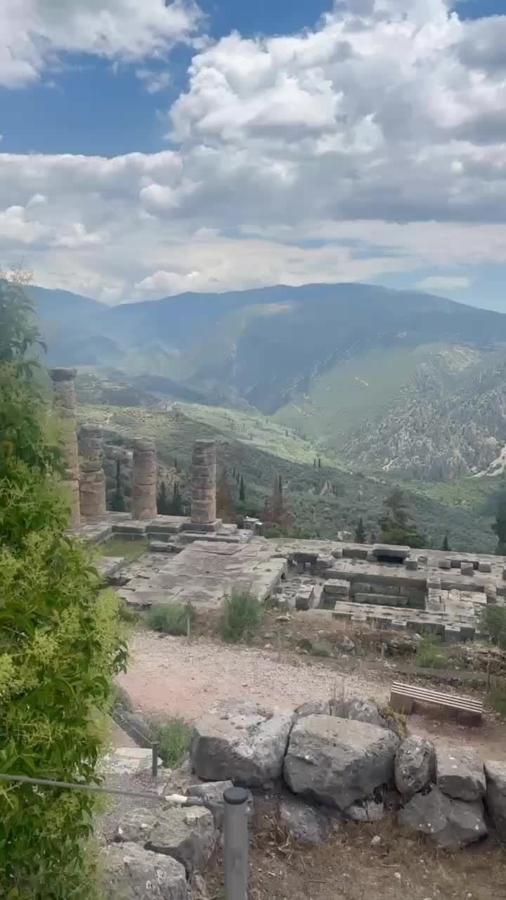 In Delphi (Εν Δελφοίς)