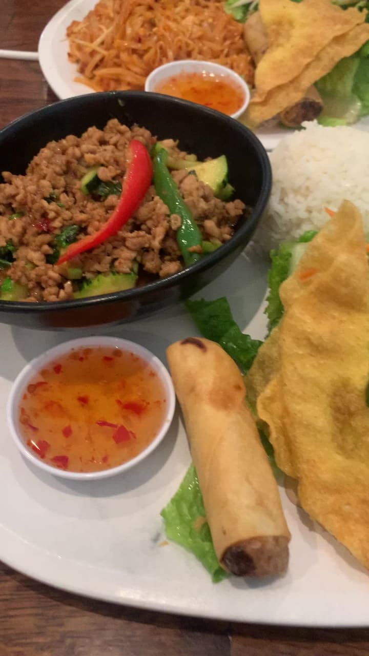 Video review of Archi's Thai Bistro