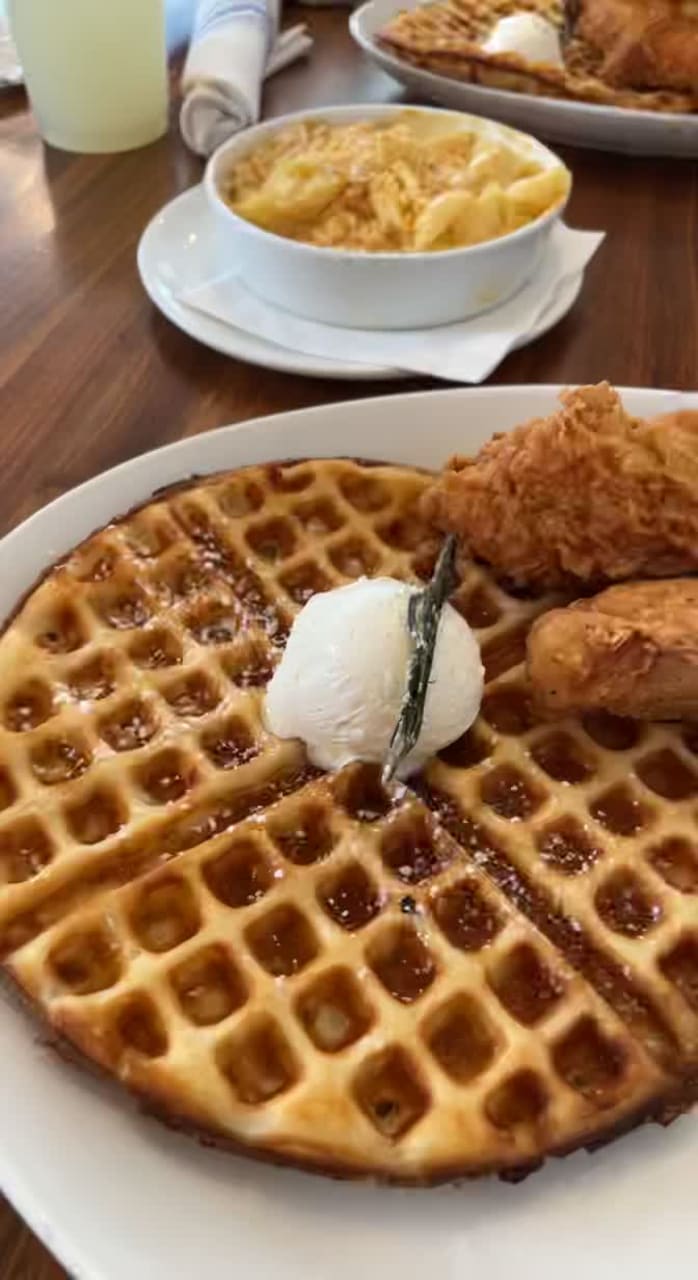 Video review of Street's Fine Chicken