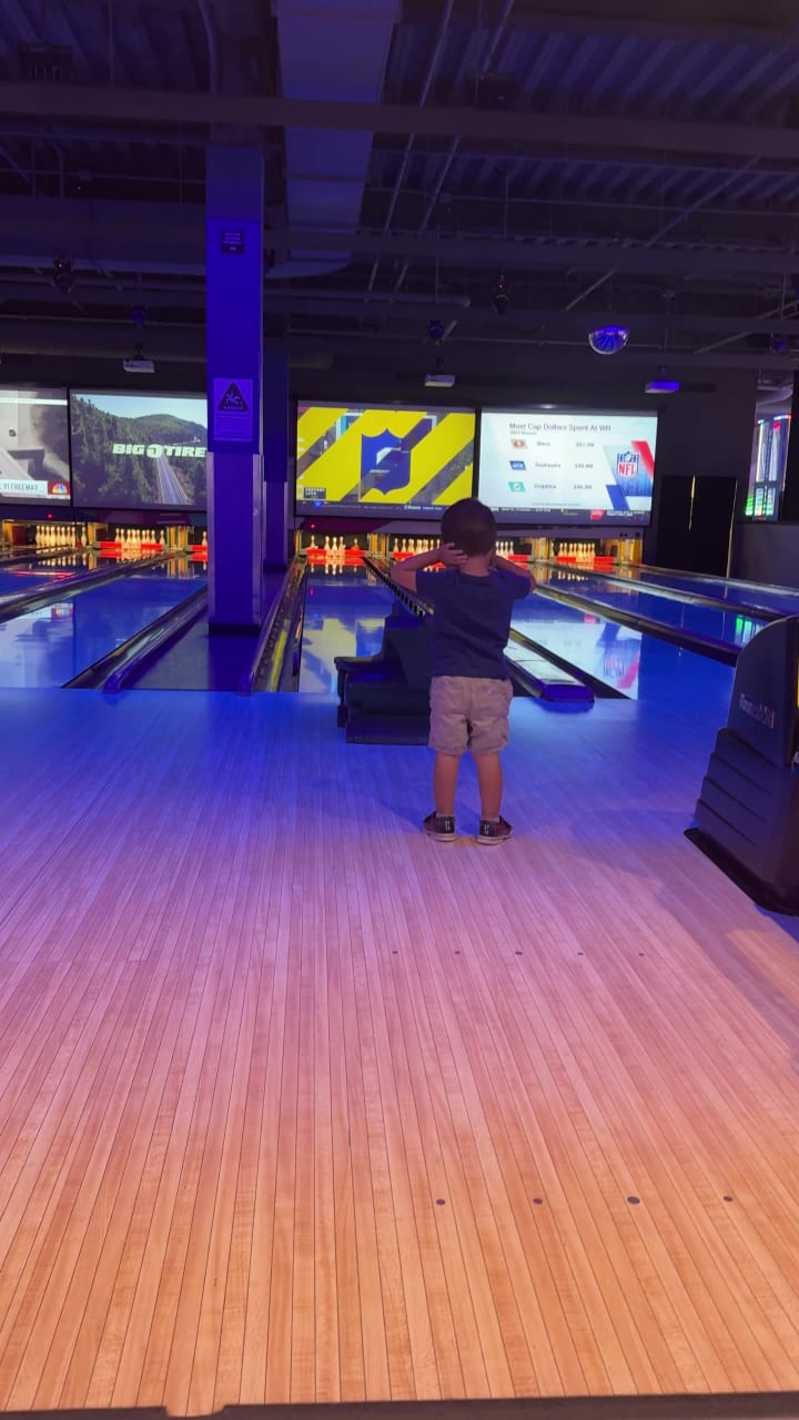 Round 1 Bowling & Amusement