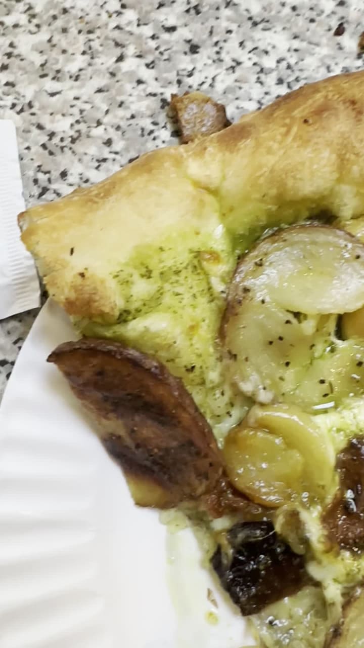 Video review of Escape From New York Pizza