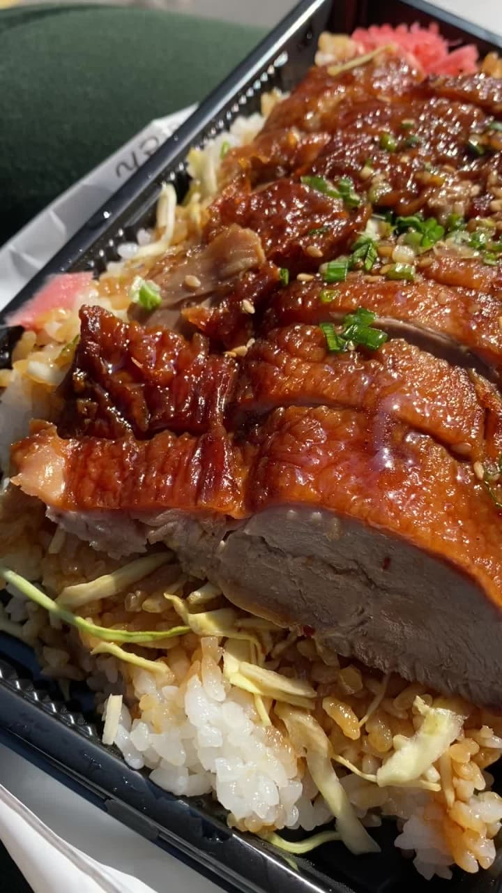 Video review of Aki Boulangerie