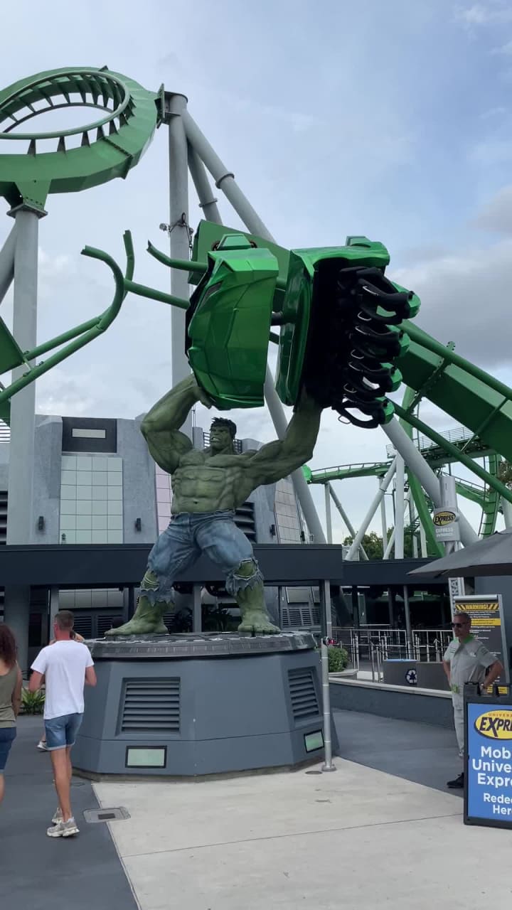 Video review of The Incredible Hulk Coaster