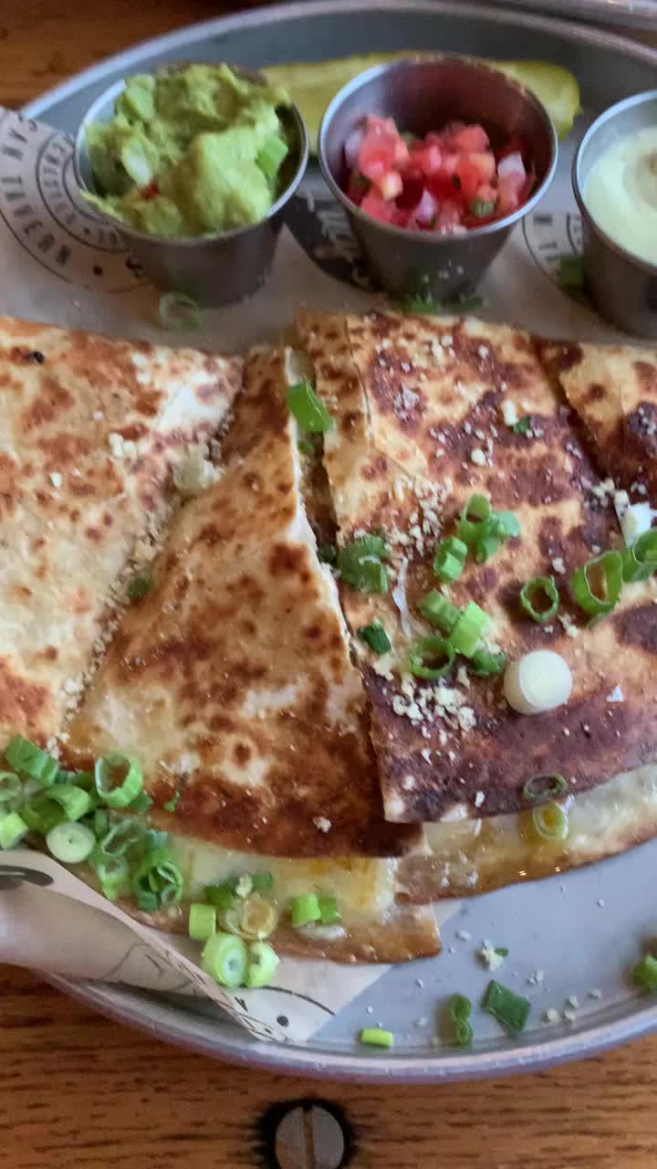 Lucy's American Tavern