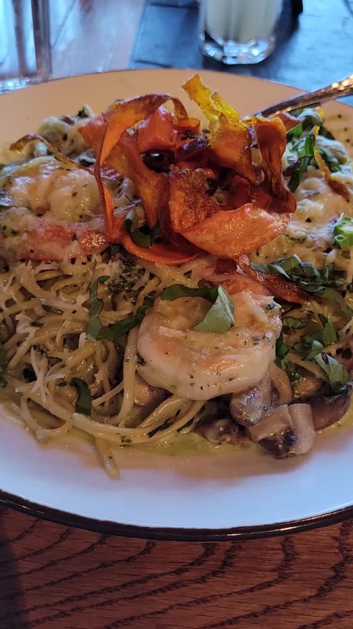 Madison Crossing Lounge