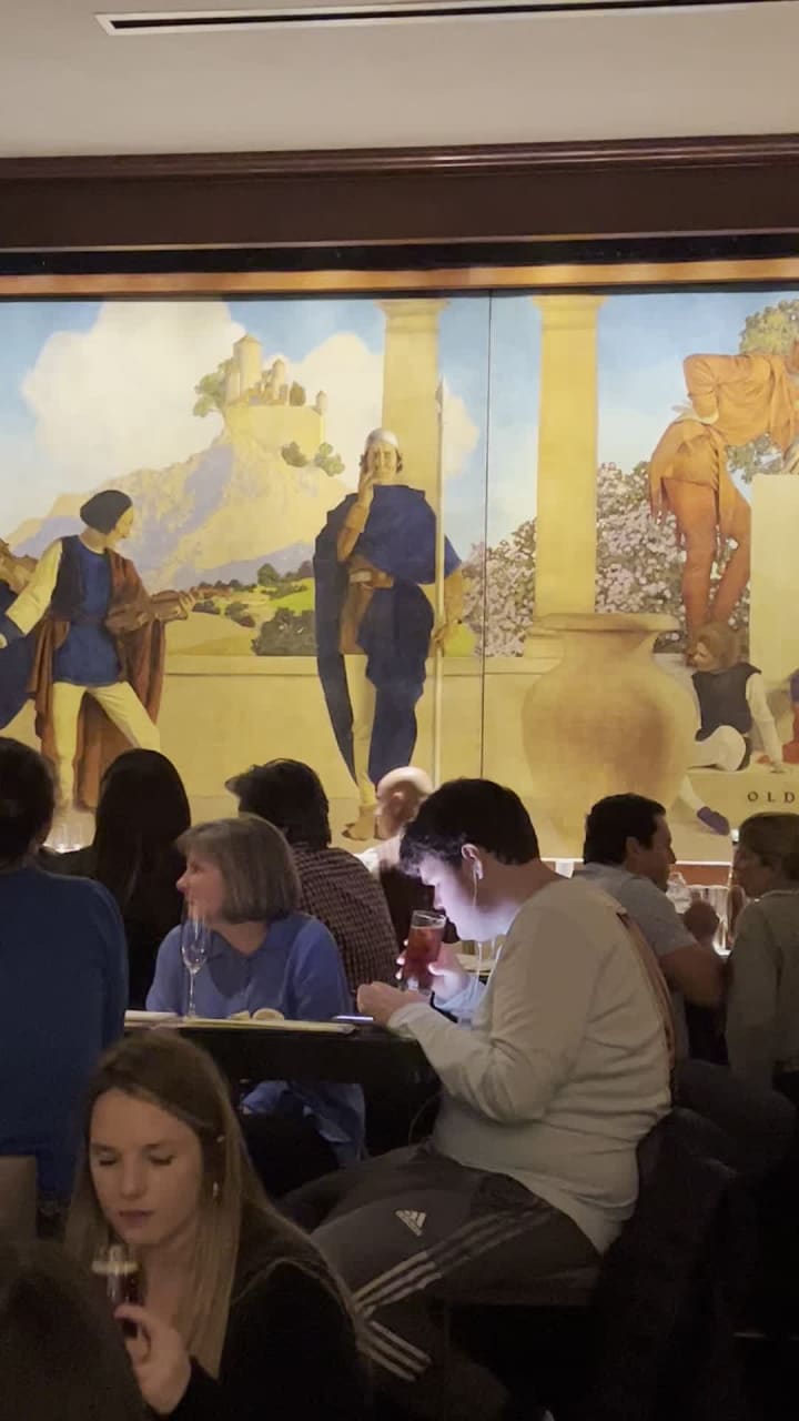 Video review of King Cole Bar