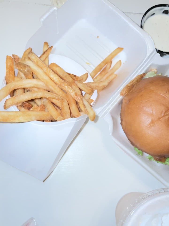 Video review of Three B's Burger & Wine Bar