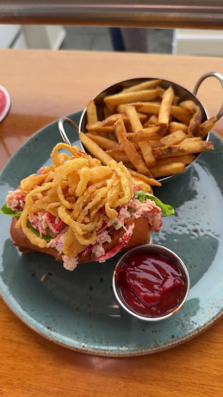 Video review of The Lawn Terrace at Castle Hill Inn