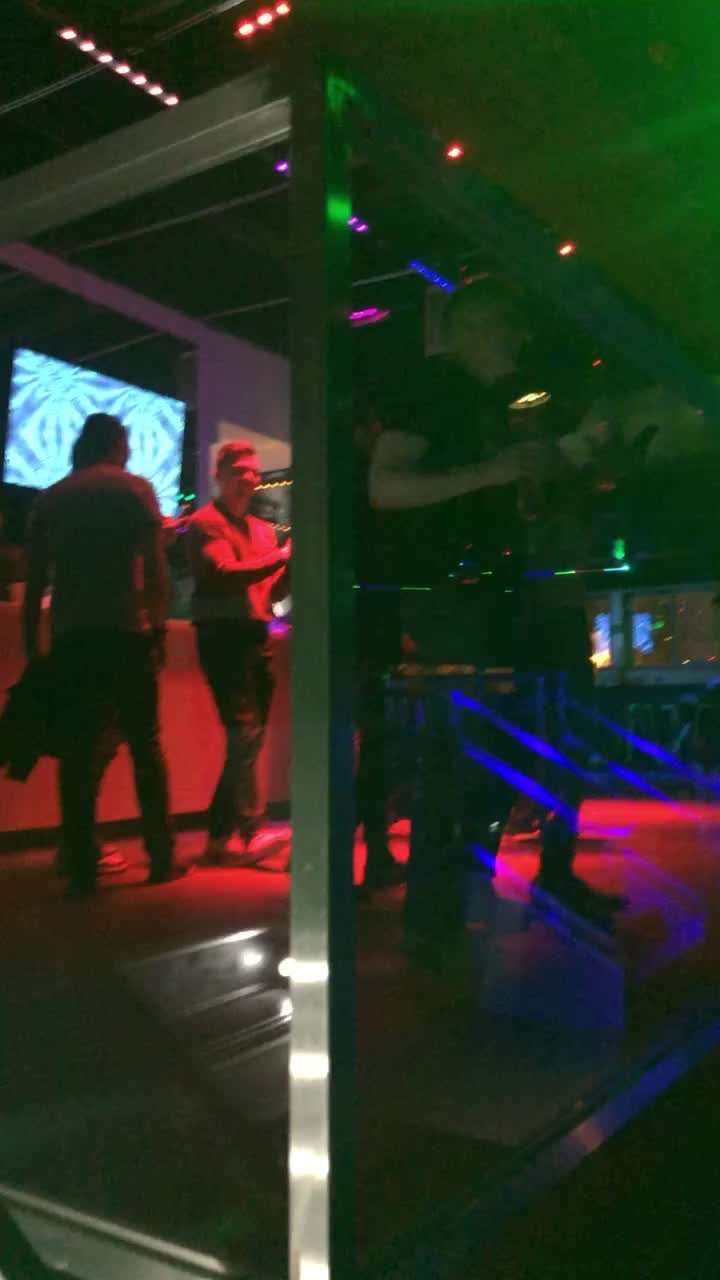 Video review of The Café