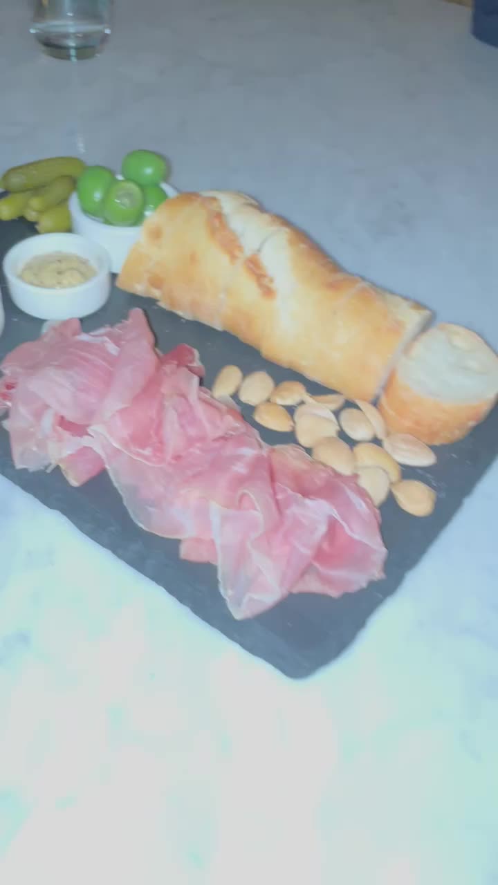 Video review of Vintage Lounge