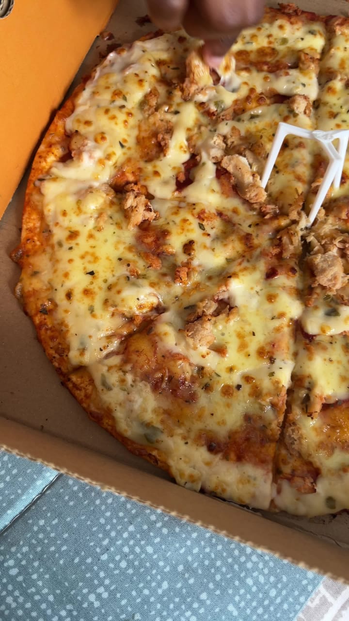Debonairs Pizza