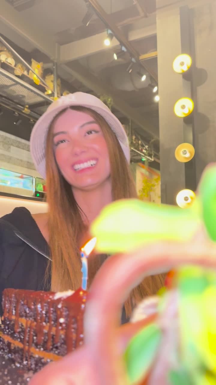 Video review of Cvi.Che 105