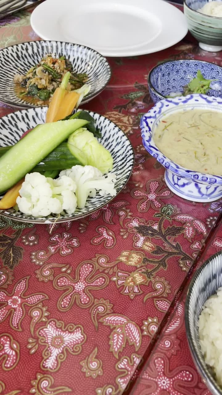 Video review of Anajak Thai