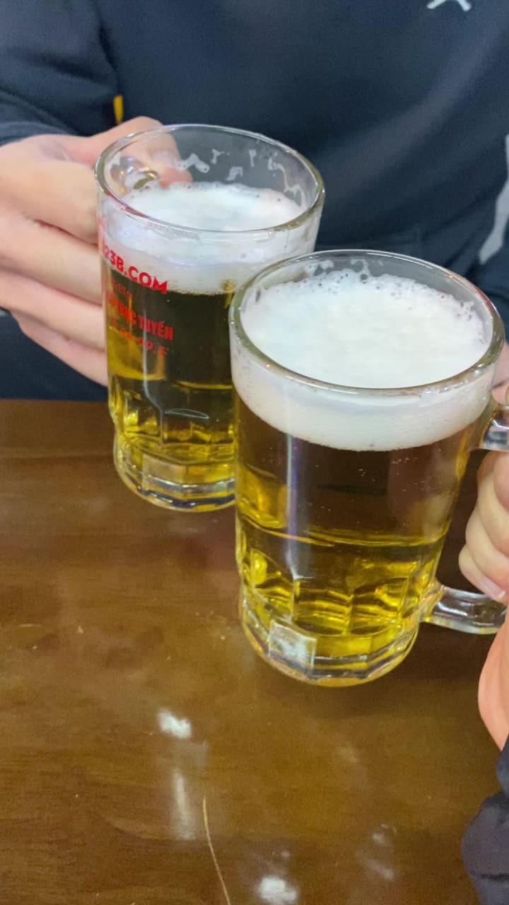 BEER - STREET FOOD ( WEST LAKE _ BEER & GIRL )