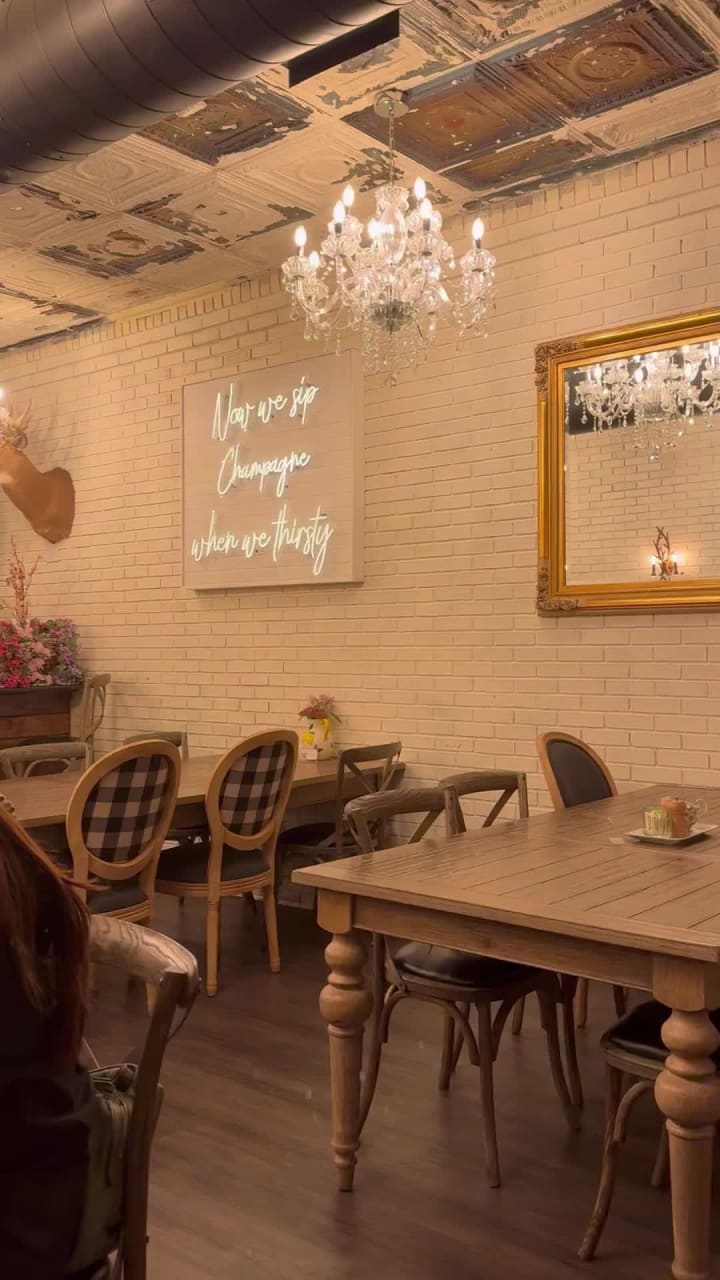 Farnhouse Main Street