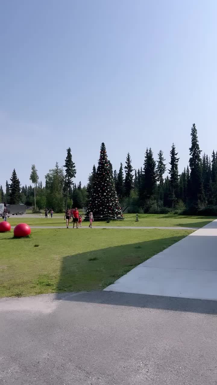 Video review of Santa Claus House