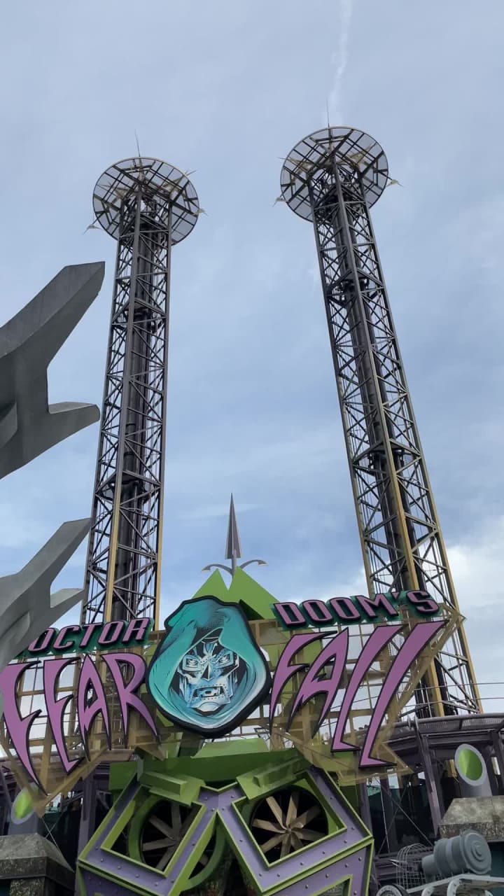 Video review of Doctor Doom's Fear Fall