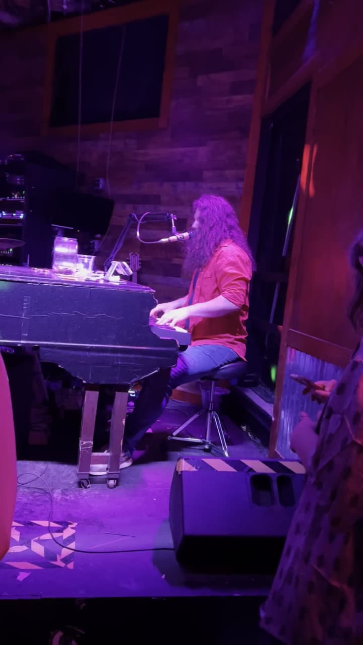 johnking bar & grill