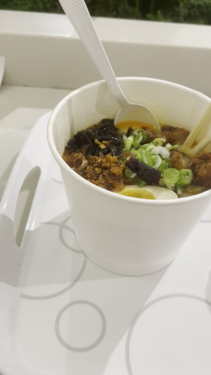 Video review of Pora Ramen