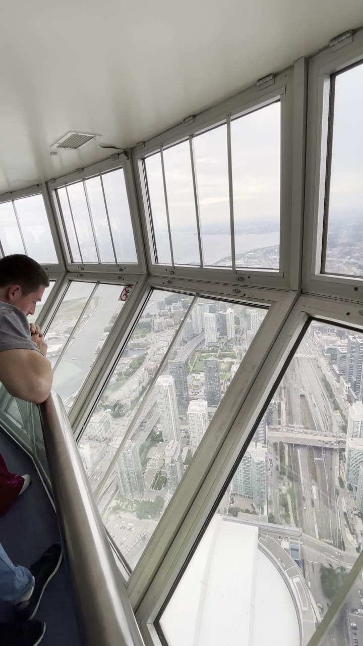 Video review of CN Tower