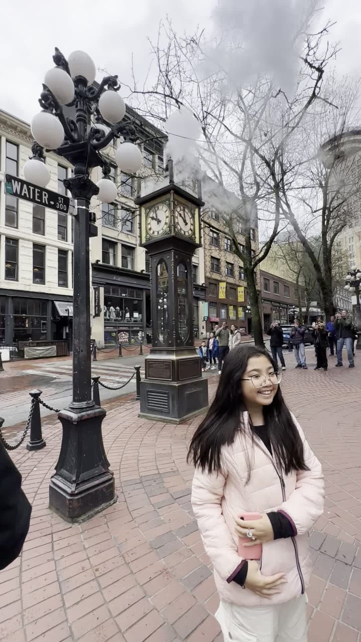 Video review of Gastown Steam Clock