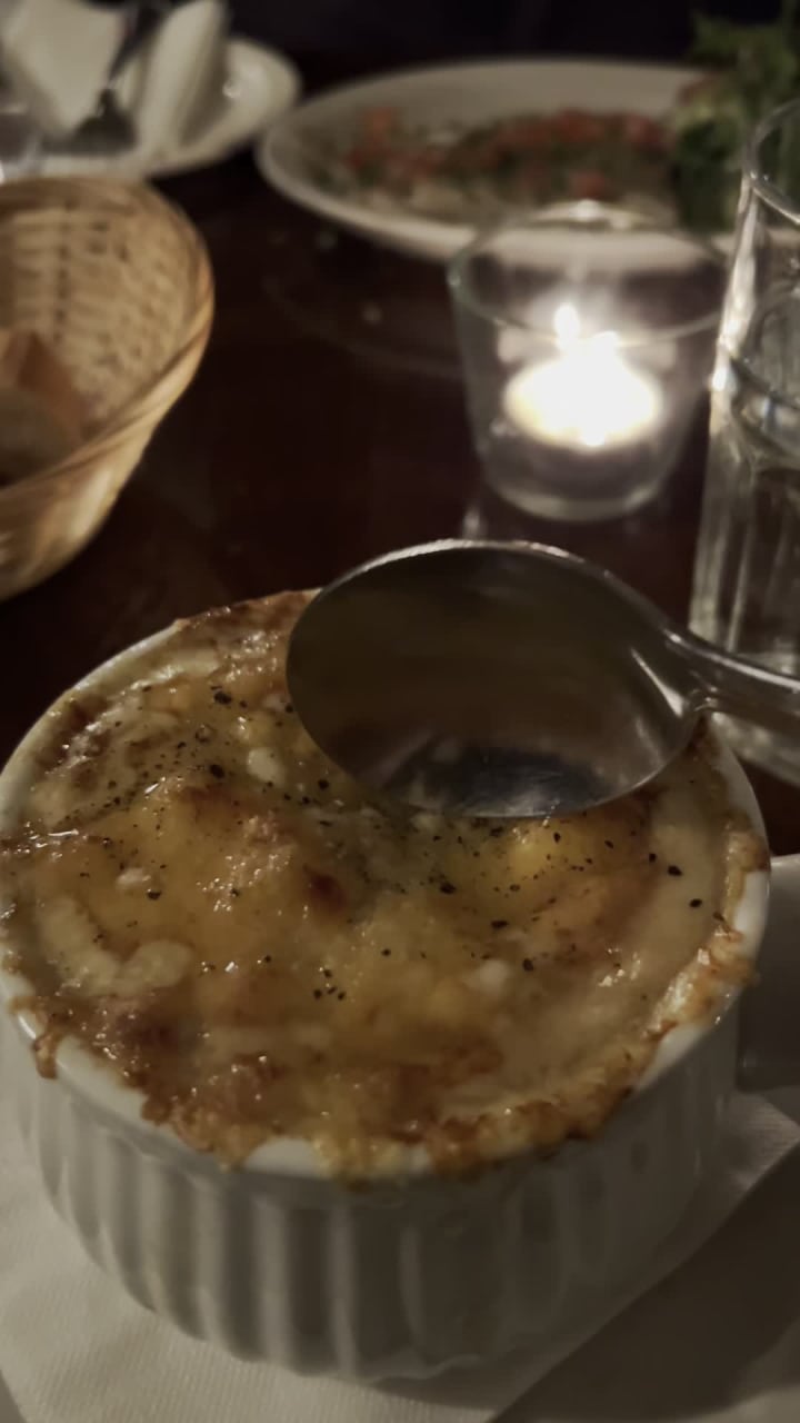 Video review of Les Faux Bourgeois