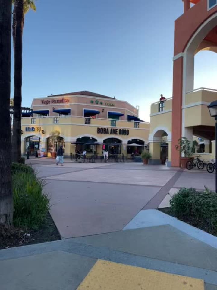 Video review of Boba Ave 8090