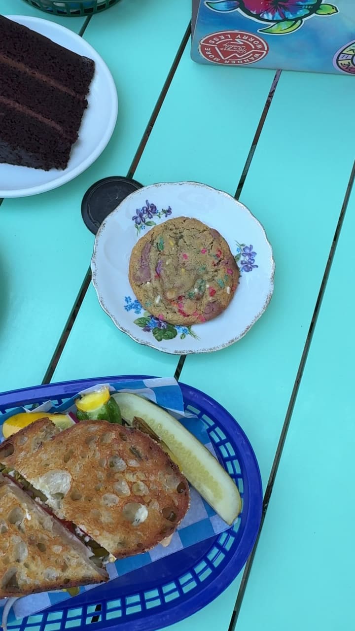 Video review of Loaf Lounge