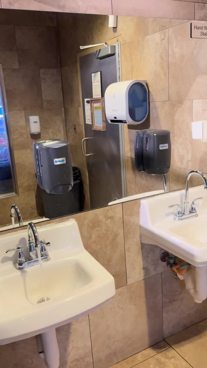 Video review of Mighty Fine Burgers Arbor Walk