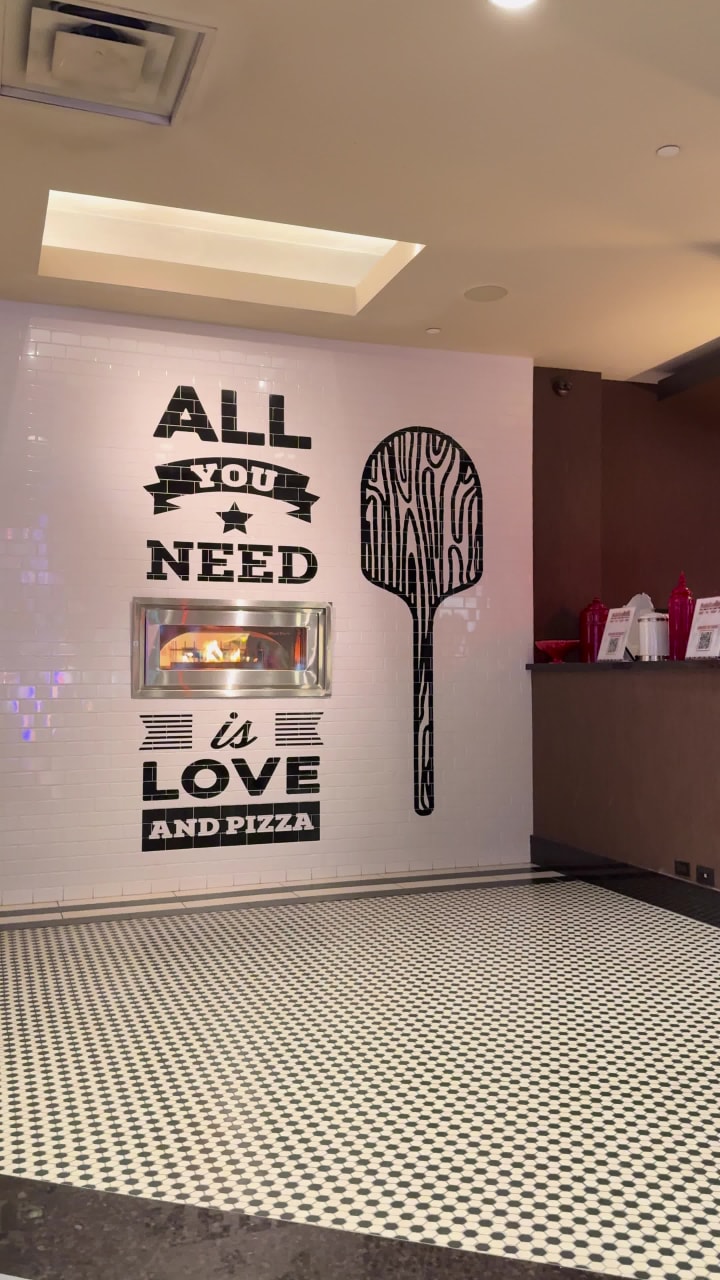 Video review of Manhattan Deli