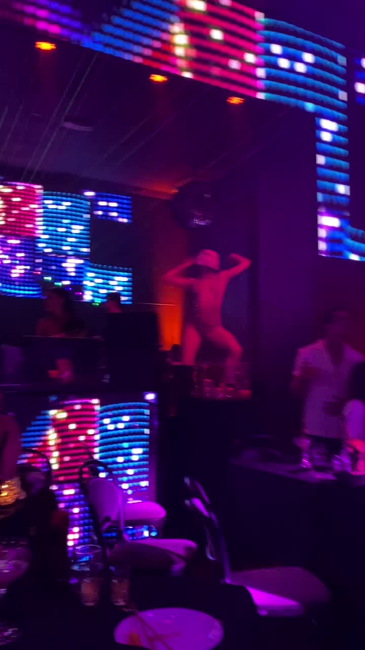 Video review of El Tucán