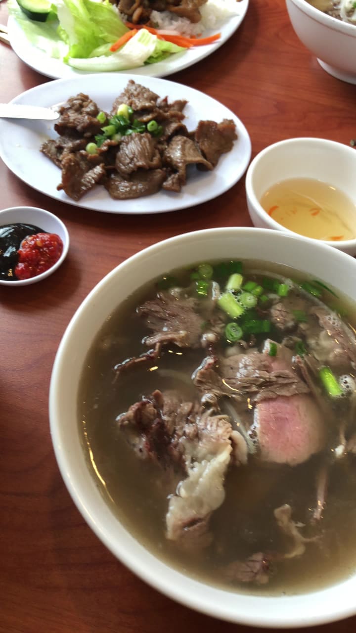 Video review of Phá» Huá»¹nh Hiá»p 2 - Kevin & Chris's Noodle House