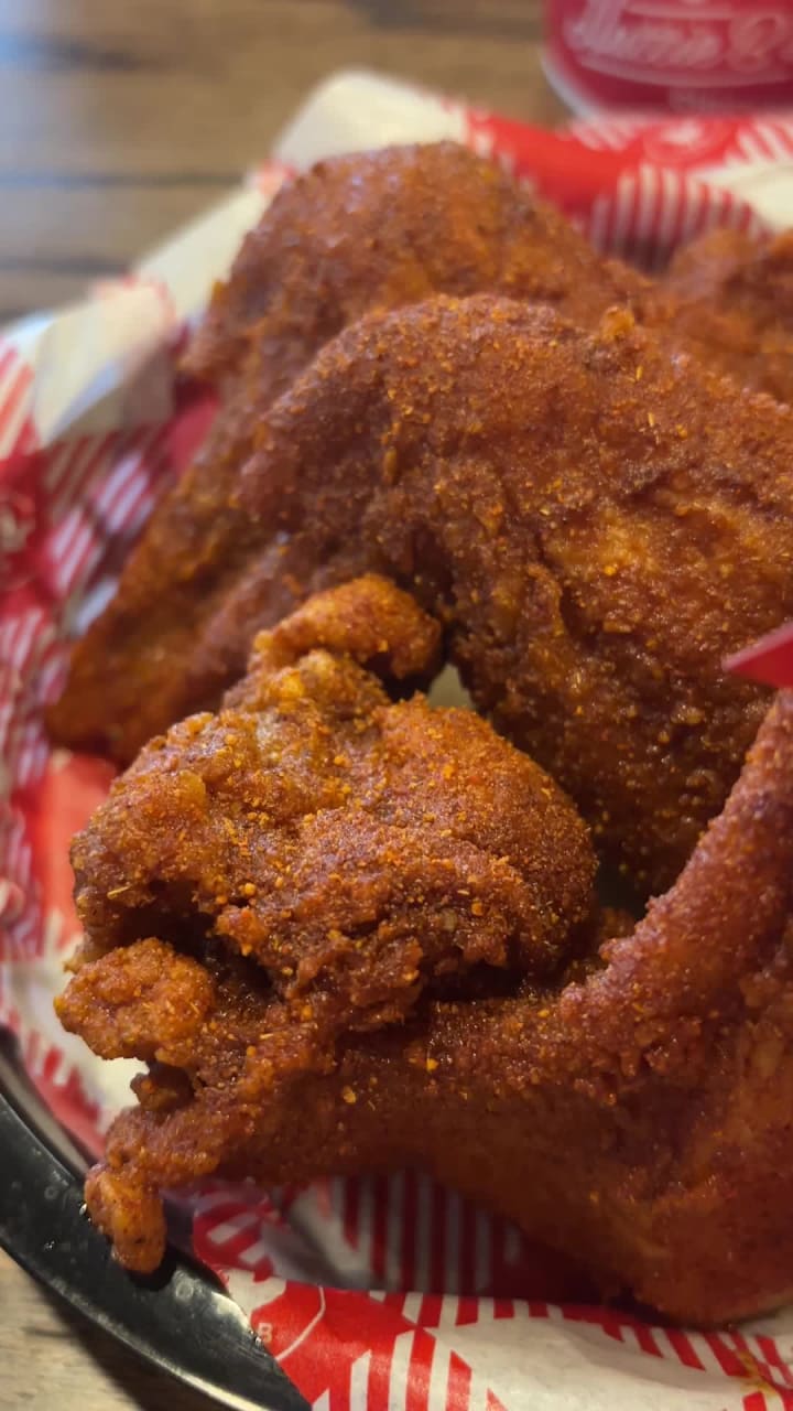 Video review of Hattie B's Hot Chicken