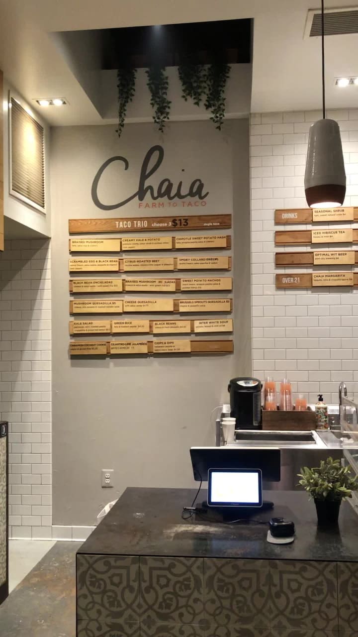 Video review of Chaia