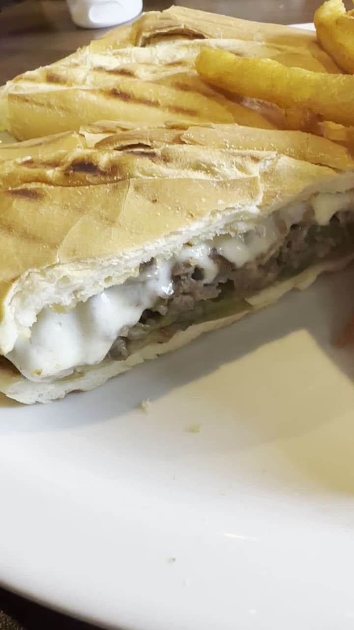 MJ's Pizza, Bar & Grill