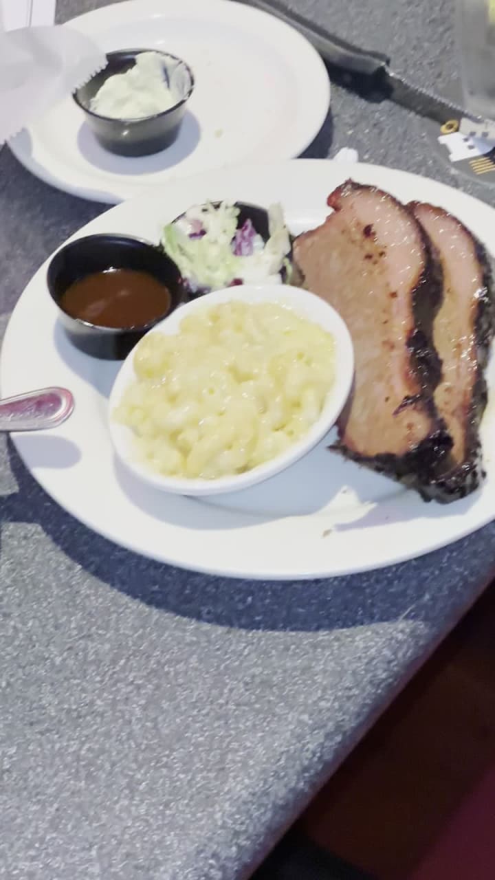 Video review of Calhoun's on the River