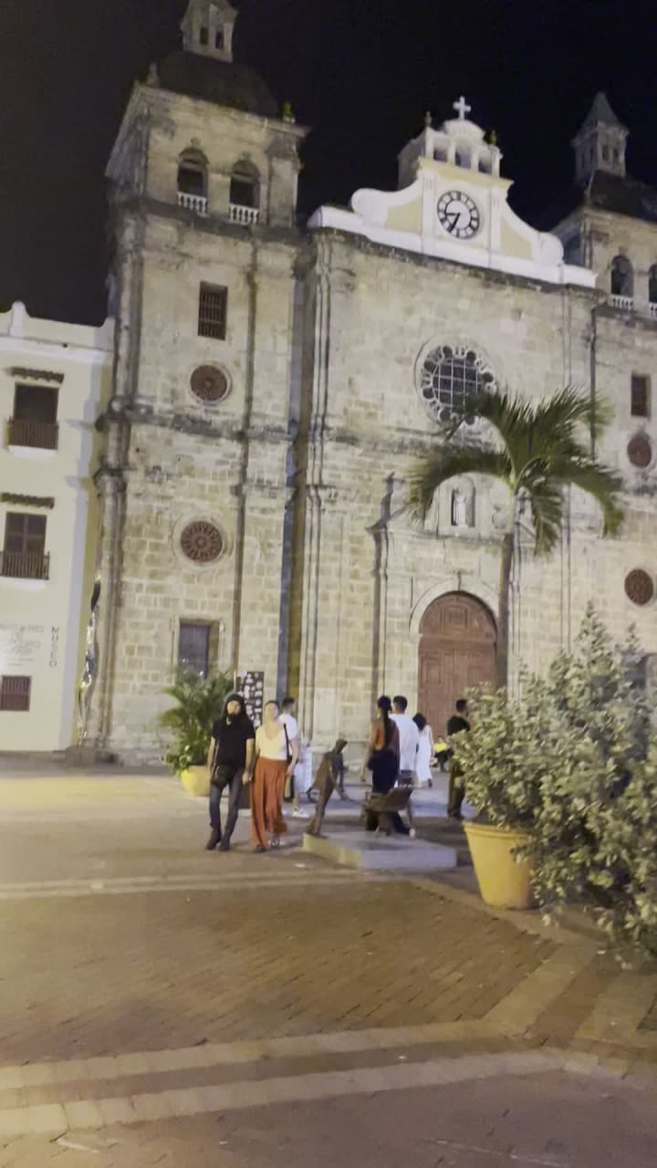 Video review of Plaza San Pedro Claver