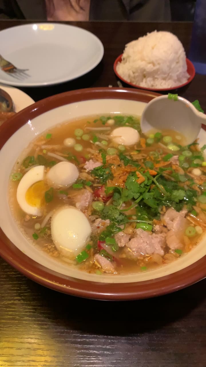 Video review of Crispy Pork Gang & Grill