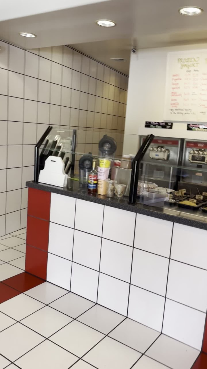 Golden Spoon Frozen Yogurt