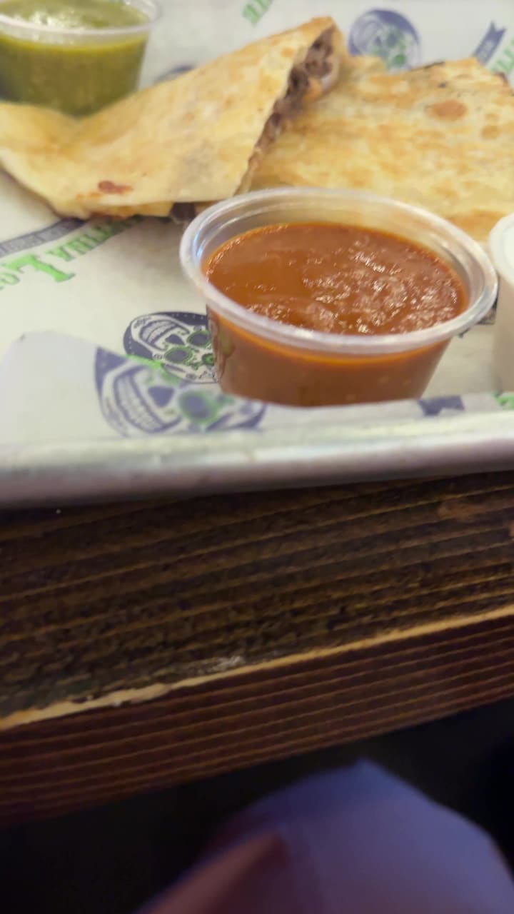 Video review of Cantina Louie