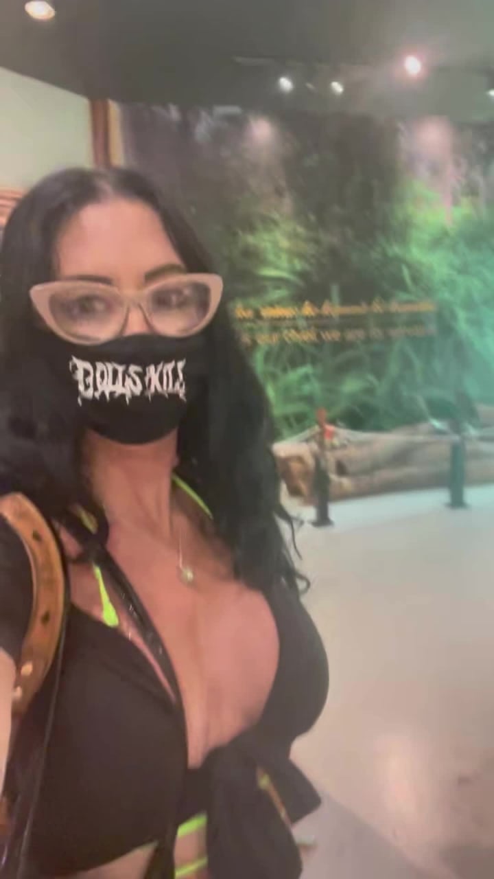 Video review of Polynesian Cultural Center