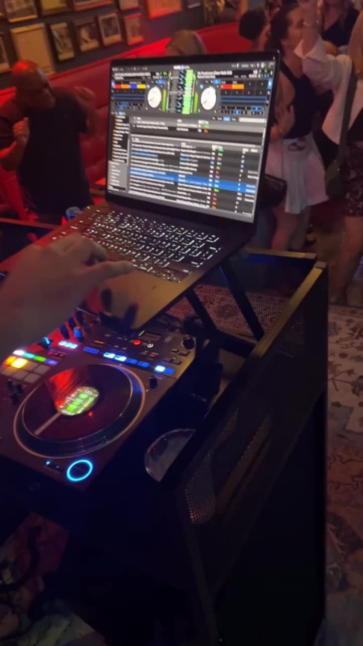 Video review of Smith's Olde Bar