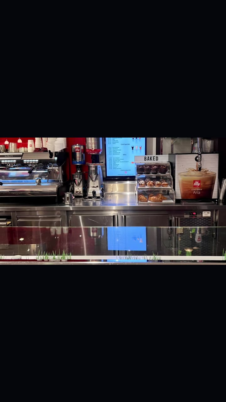 Video review of 8 1/2 Caffe & Bottega